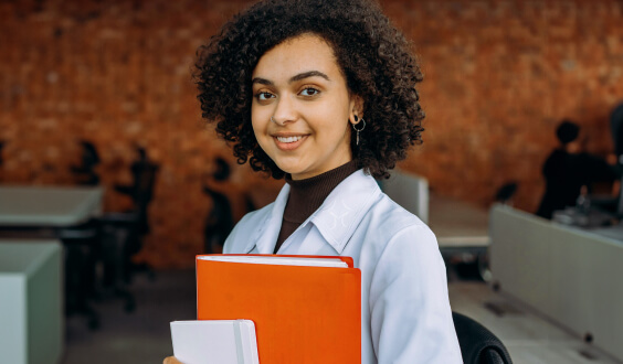 15-30 €/hodinu alebo paušálne ceny 200-500 € za projekt